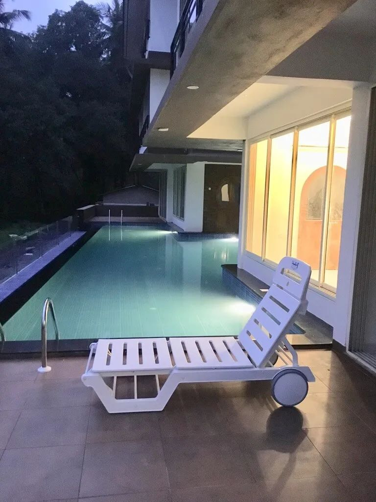 Infinity pool overlooking the lake